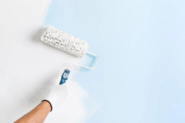 PEINTONMUR -PEINTONMUR prépare un mur intérieur avant application de peinture